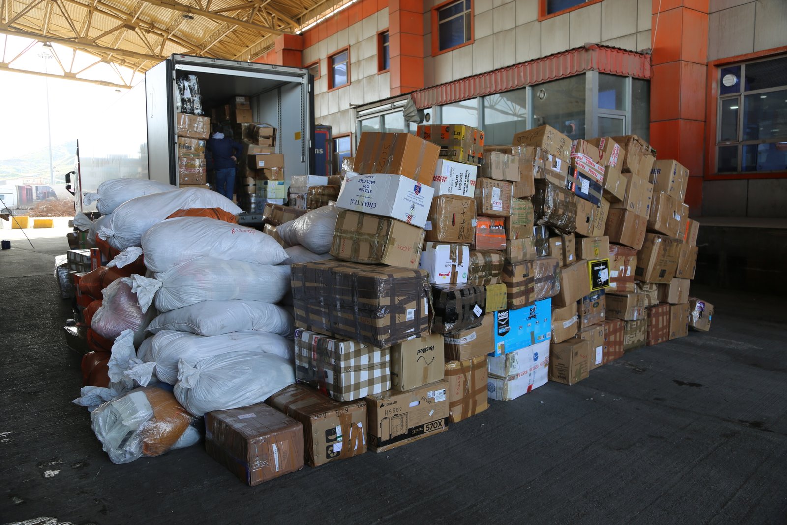 ڤه‌گه‌راندن و ژناڤبرنا پتر ژ (٦) هزار تون كه‌ل و په‌لان